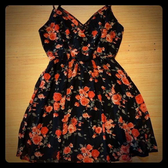 Forever 21 Dresses & Skirts - Floral sun dress